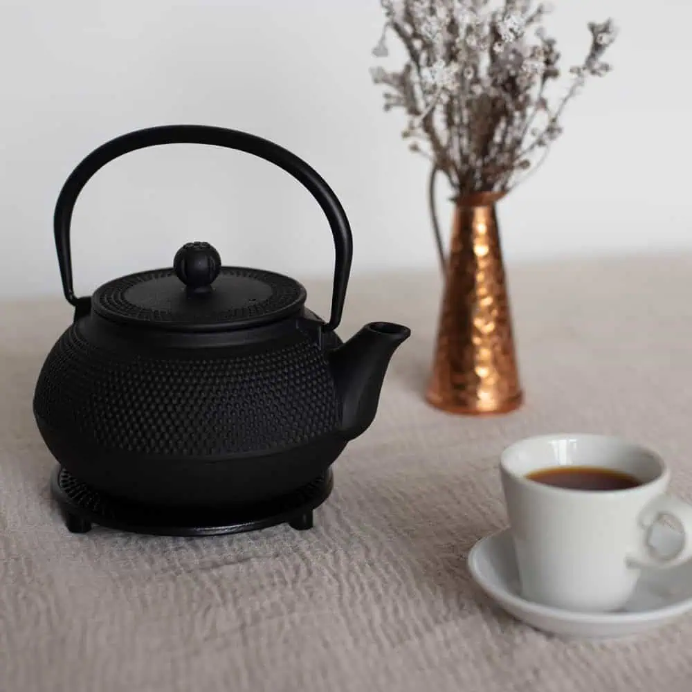 Traditional black cast iron teapot with a textured surface, 800ml capacity, perfect for brewing and serving tea.