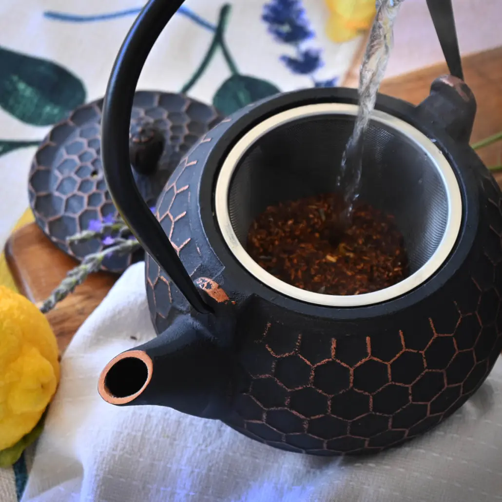 LMC Cast Iron Teapot - Black and Gold (1200ml) - Image 3