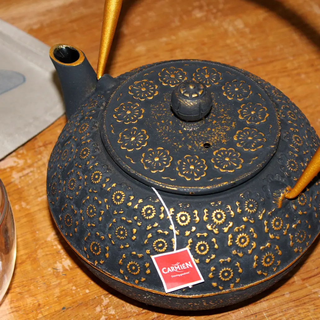 Cast Iron Teapot - Black Gold (1000ml) - Image 2