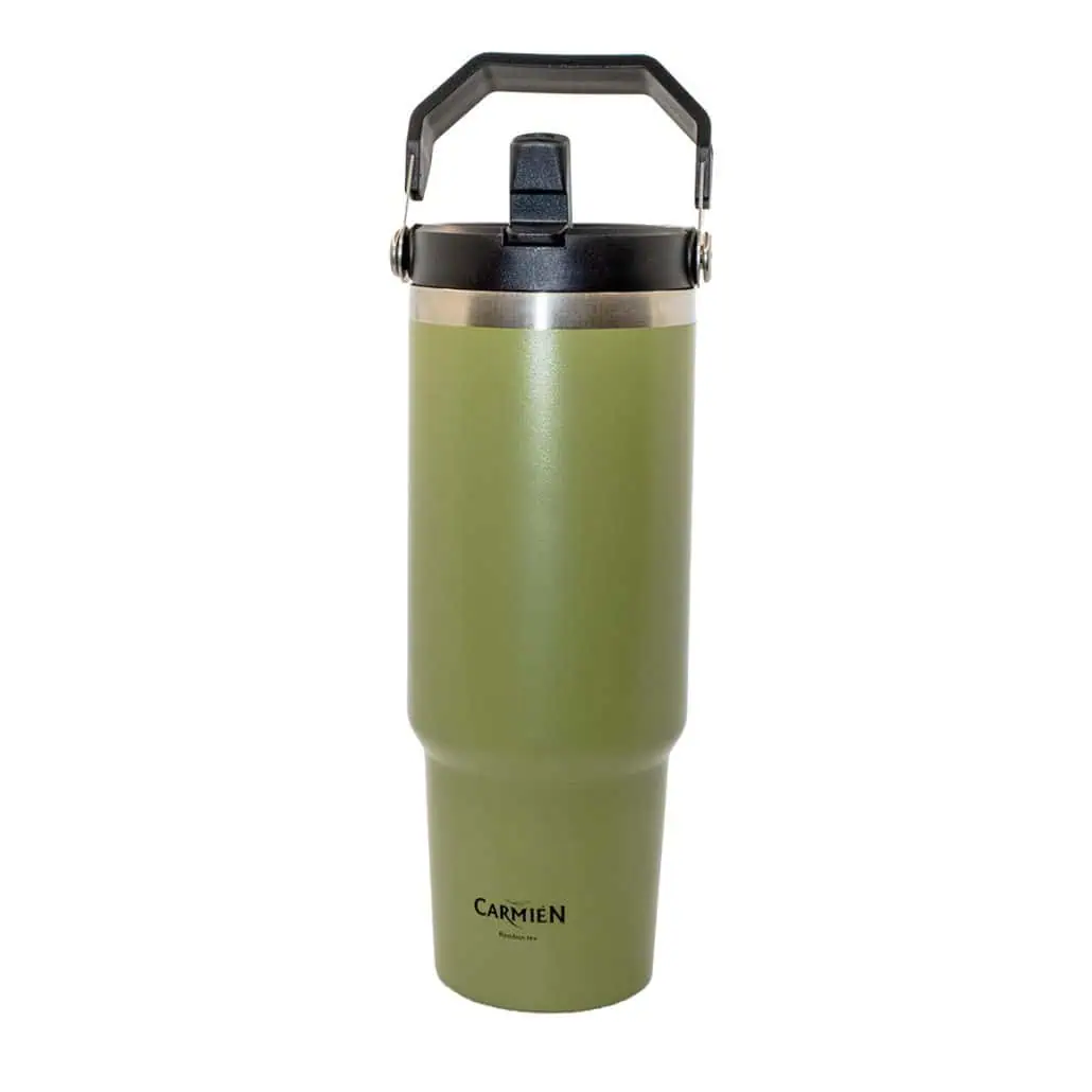 Eco-friendly green insulated tea tumbler featuring Carmién Tea logo, perfect for enjoying Rooibos tea on the go. Reusable, stylish, and durable for tea lovers and health-conscious consumers.