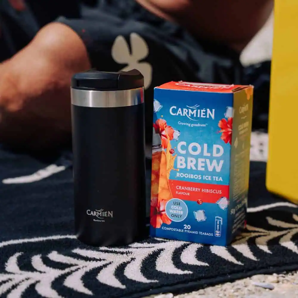 Compact black travel mug for Carmién Rooibos tea lovers.